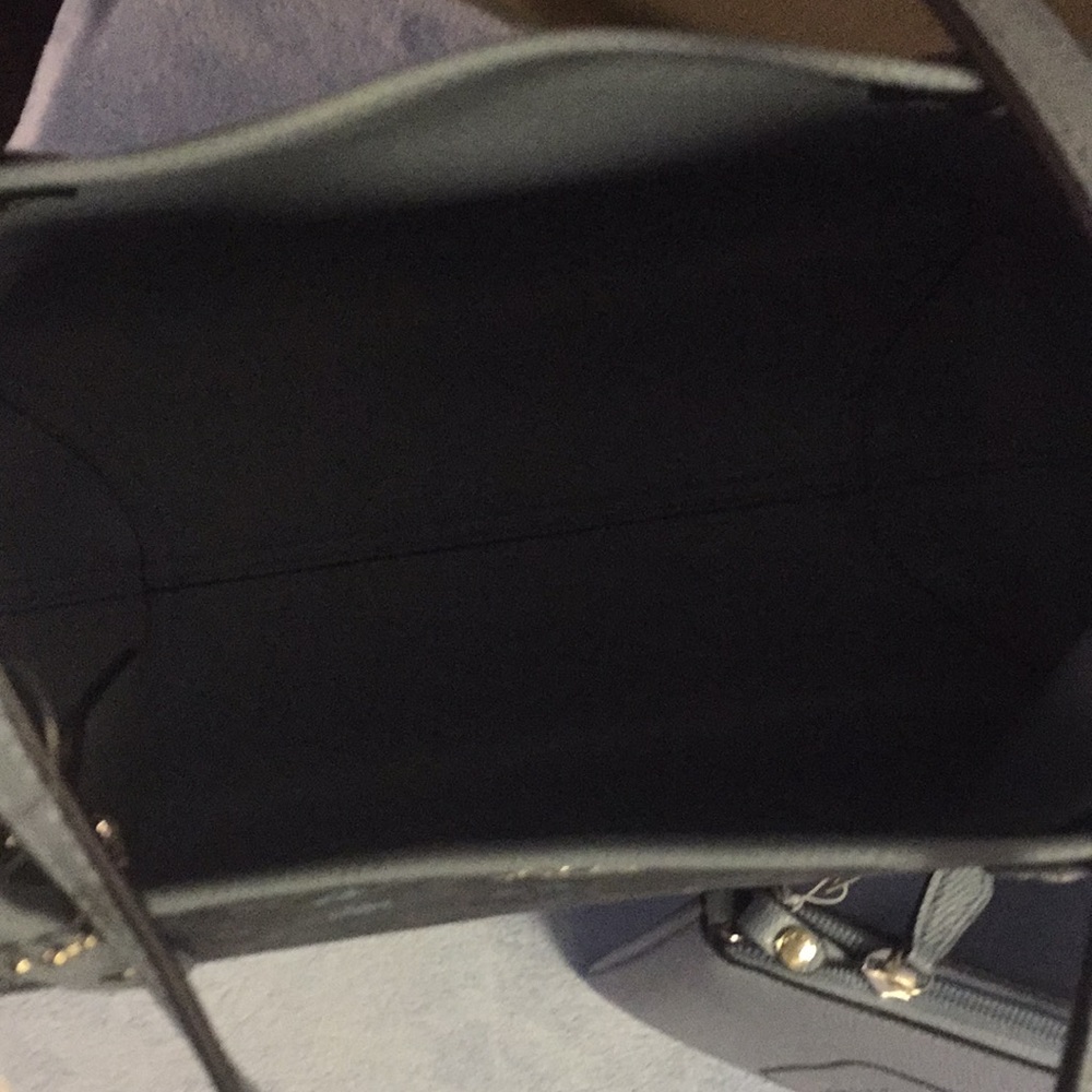 V-Day Special! NWT-Reversible coach Tote bag - Picture 3 of 3